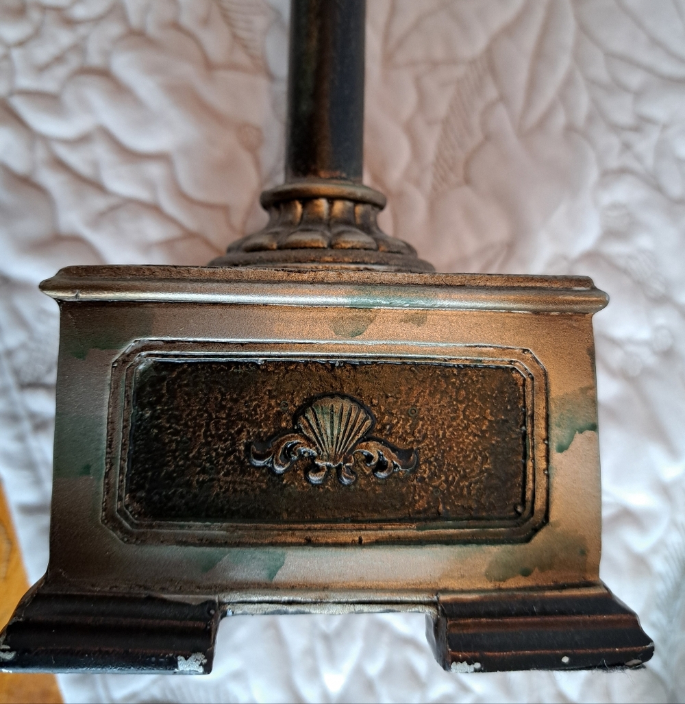 Vintage or antique-style decorative  shell dish on a pedestal Possibly Resin - Picture 6 of 9